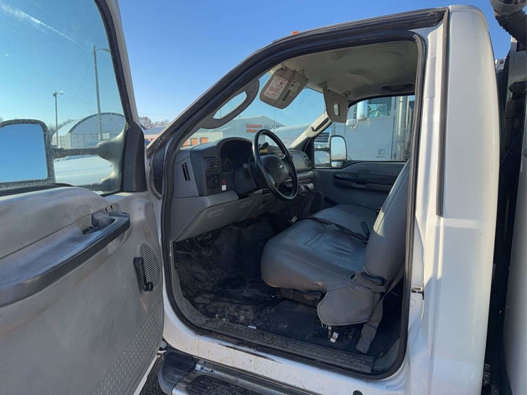 2006-f450-super-duty-tire-service-truck-image-5