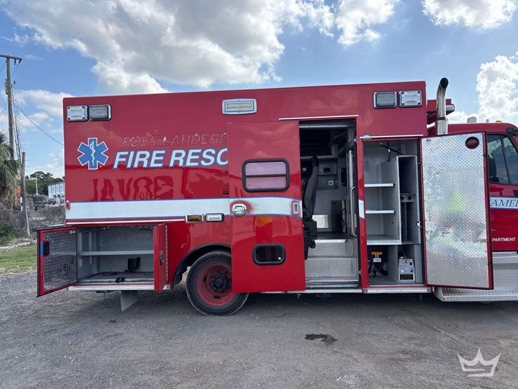 2016-freightliner-m2-106-image-44