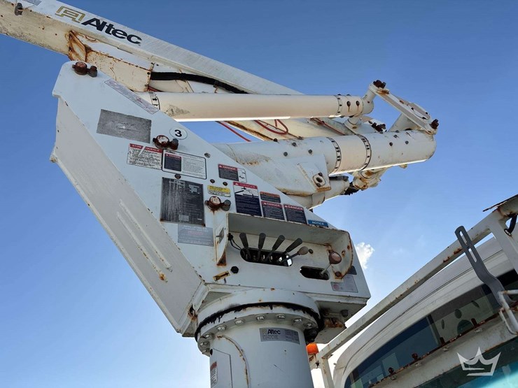 2088-chevrolet-c7500-altec-ta40-41ft.-bucket-truck-image-9