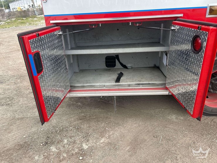 2016-freightliner-m2-106-image-39