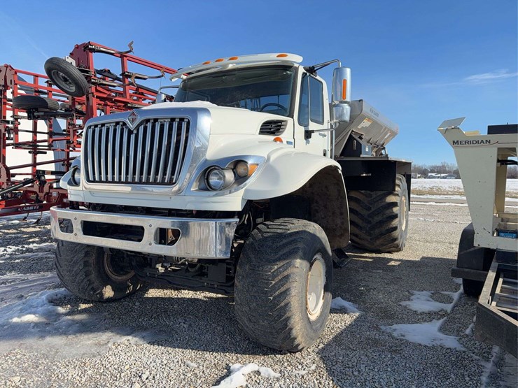 2012-ih-max-force-dry-fertilizer-spreader-image-3