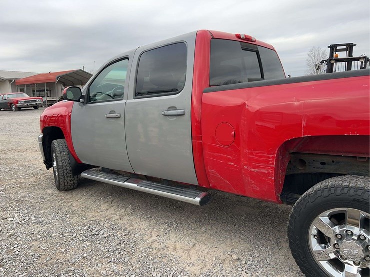 2012-chevrolet-2500-image-13