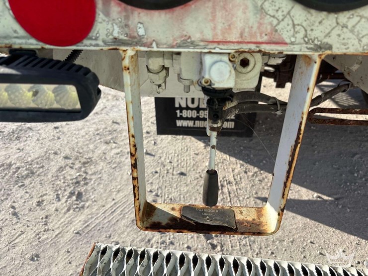 2088-chevrolet-c7500-altec-ta40-41ft.-bucket-truck-image-22