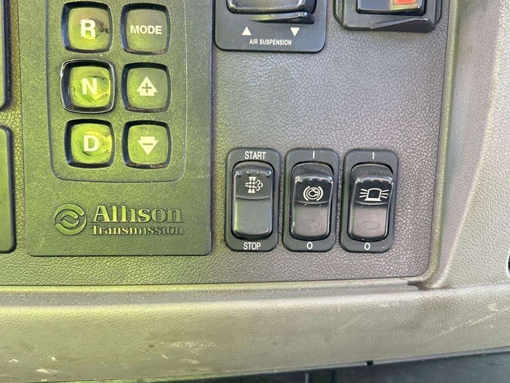 2018-peterbilt-348-image-23