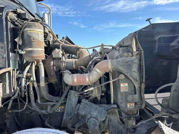 2018-peterbilt-348-image-12