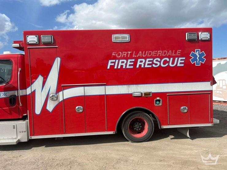 2016-freightliner-m2-106-image-27