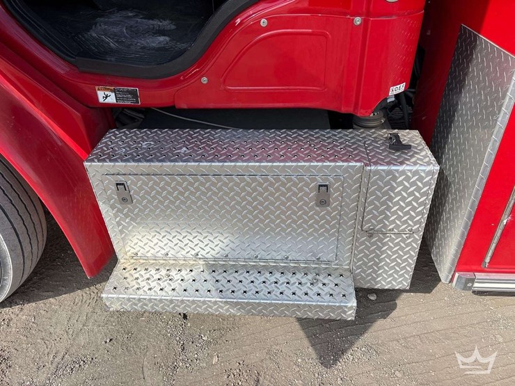 2016-freightliner-m2-106-image-14