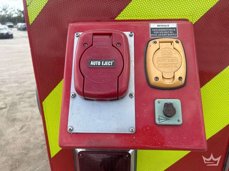 2016-freightliner-m2-106-image-43