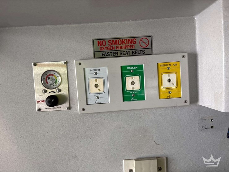 2016-freightliner-m2-106-image-36