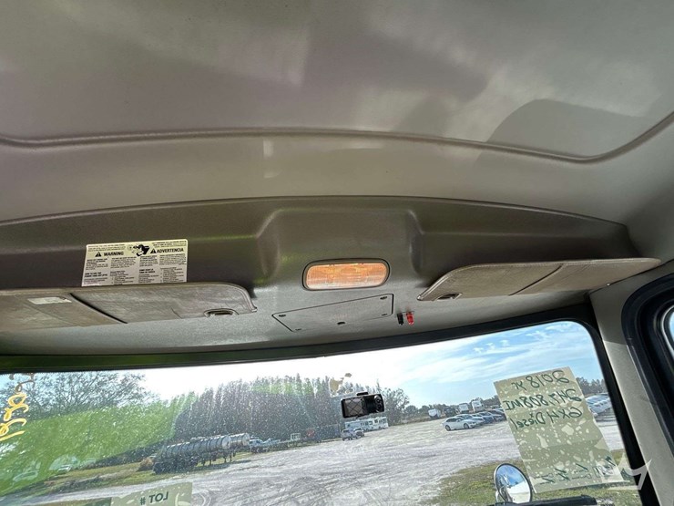 2018-peterbilt-348-image-24