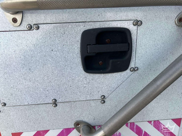 2016-freightliner-m2-106-image-65