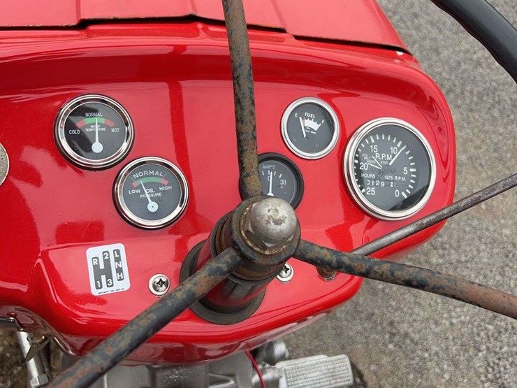 massey-ferguson-135-image-25