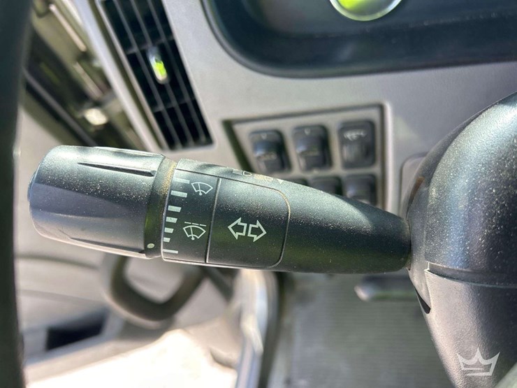 2018-peterbilt-348-image-18