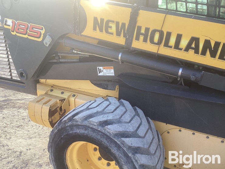 new-holland-l185-image-17
