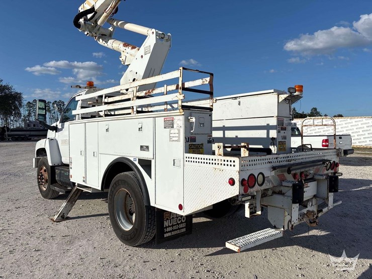 2088-chevrolet-c7500-altec-ta40-41ft.-bucket-truck-image-4