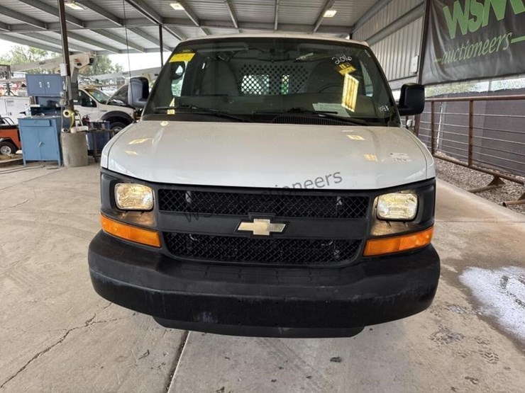 2014-chevrolet-express-2500-image-3