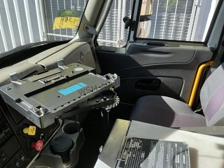 2015-international-7400-image-31