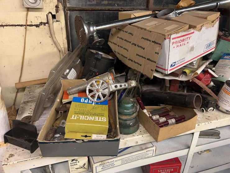 cabinets,-tools,-and-drill-presses-image-14