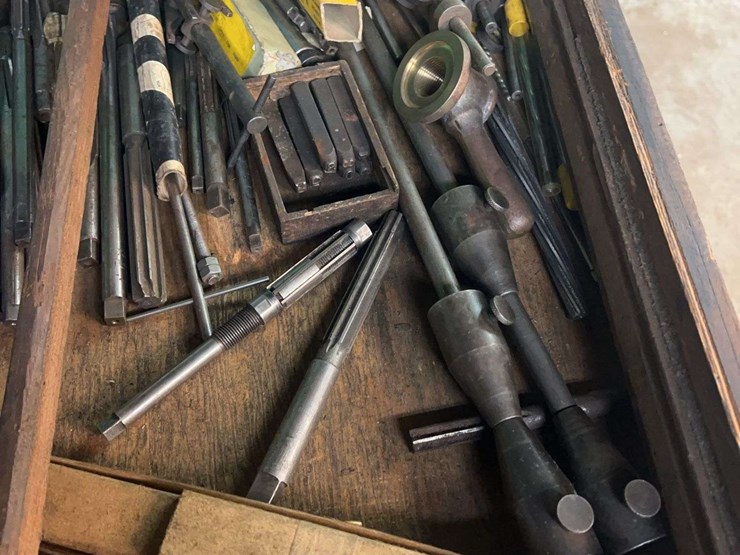 (2)-cabinets-with-contents-image-4