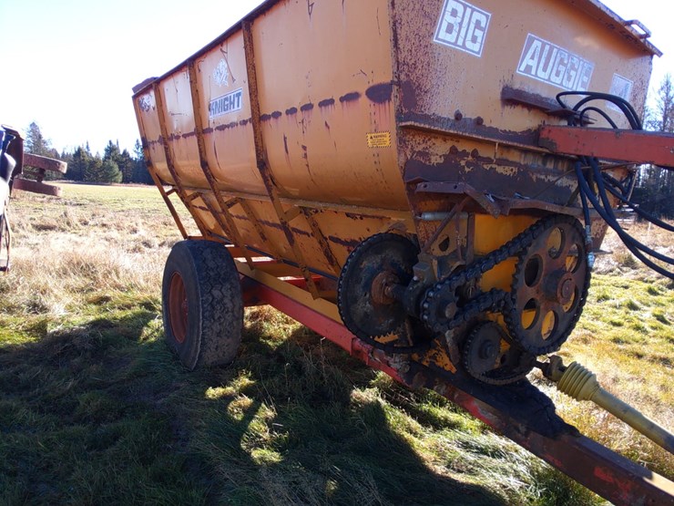 #4624-•-knight-big-auggie-feed-wagon-image-2