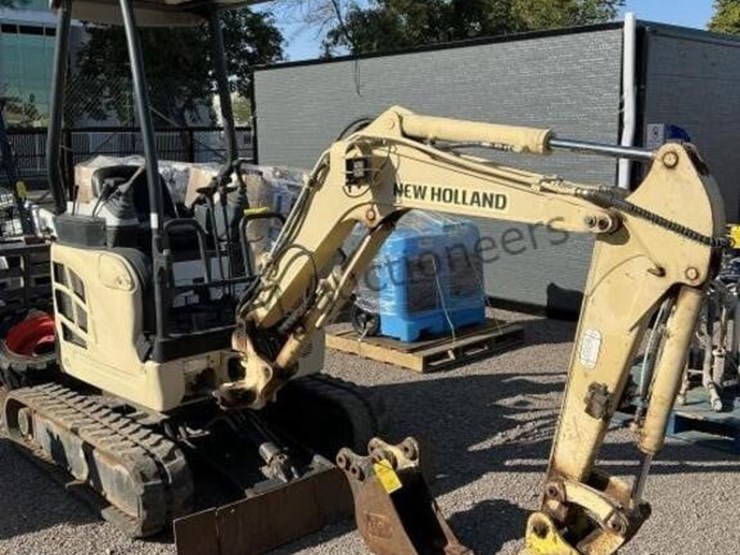 new-holland-e18sr-image-4