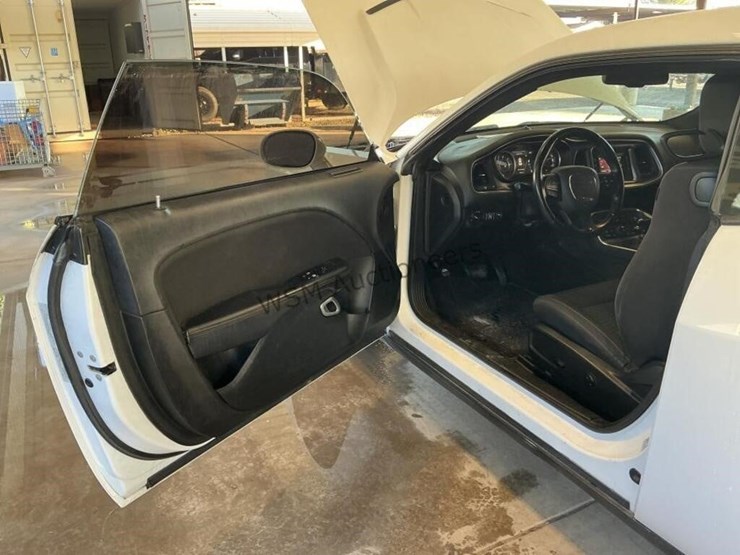 2016-dodge-challenger-sdn-image-22