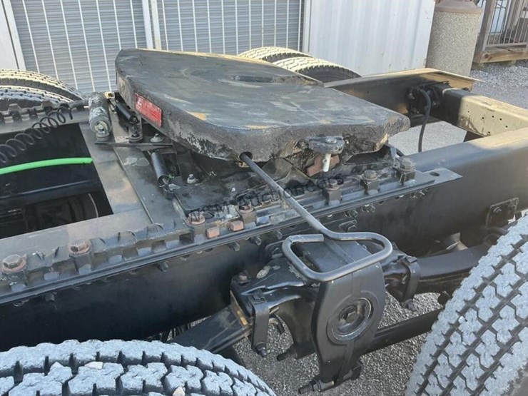 2008-sterling-l8500-image-10