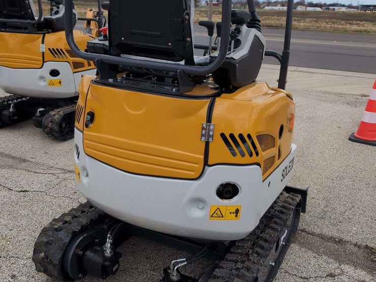 sdle20-mini-excavator---sd-launch-image-7