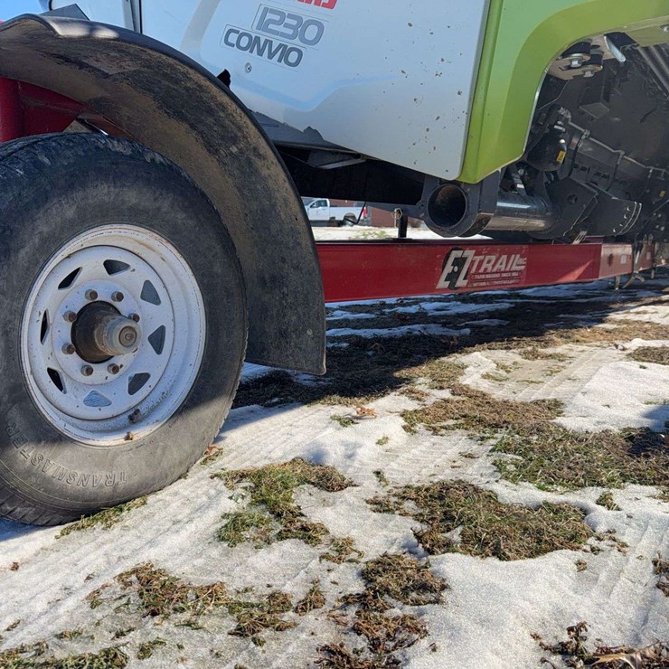 2013 E-Z Trail 42' Head Hauler
