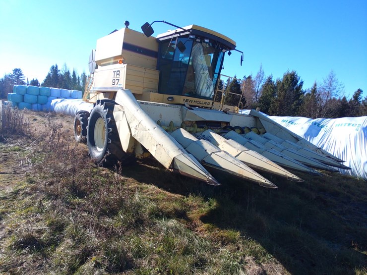 new-holland-tr97-image-1