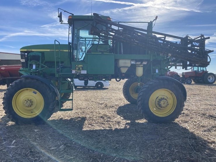 john-deere-4700-image-3