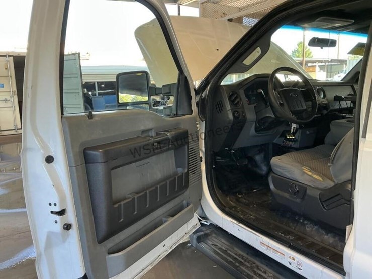 2014-ford-f550-image-26