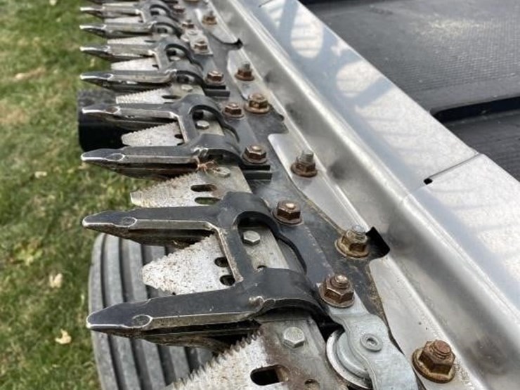 gleaner-30’-draper-head-image-9