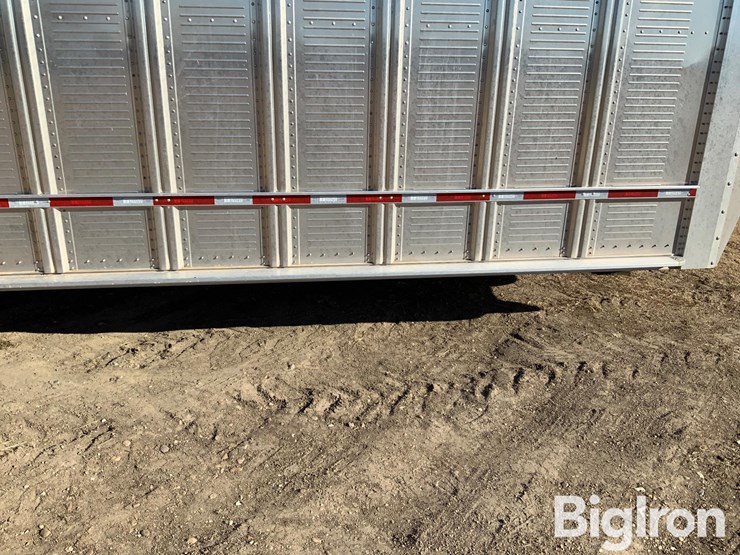 wilson-livestock-trailer-image-18