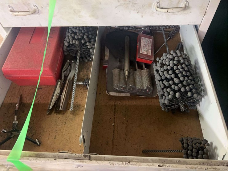 (2)-cabinets-with-contents-image-27