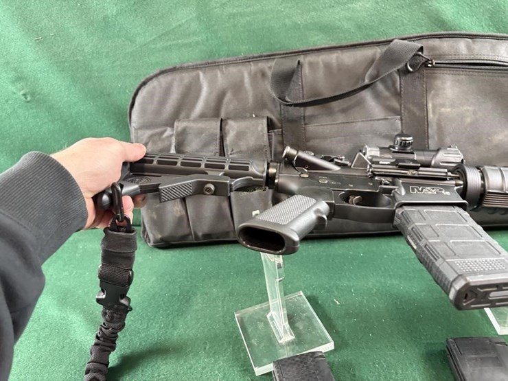 smith-&-wesson-m&p-15-5.56-ar-rifle-image-9