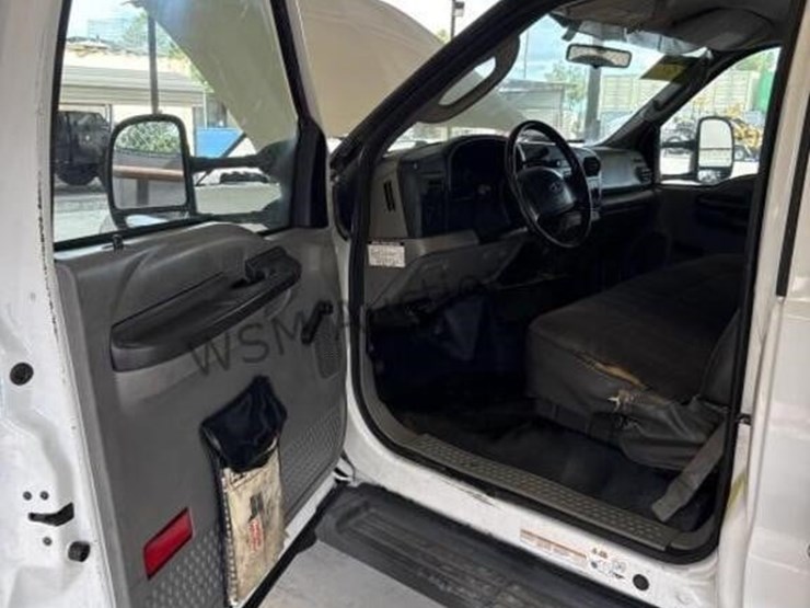 2006-ford-f450-image-30