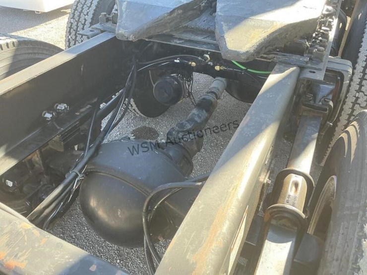 2008-sterling-l8500-image-12