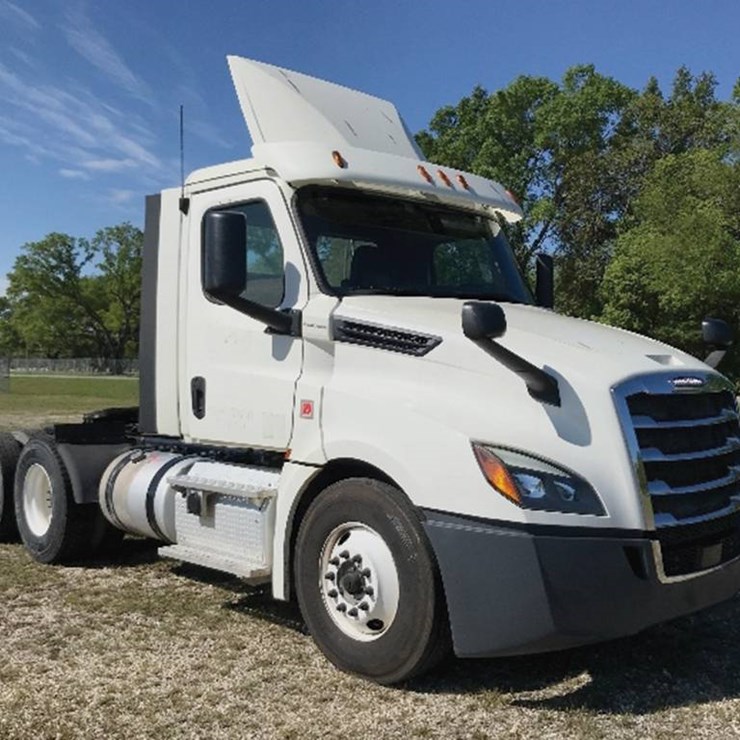 2018 FREIGHTLINER CASCADIA 126