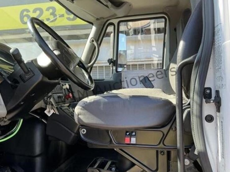 2009-international-7400-image-32