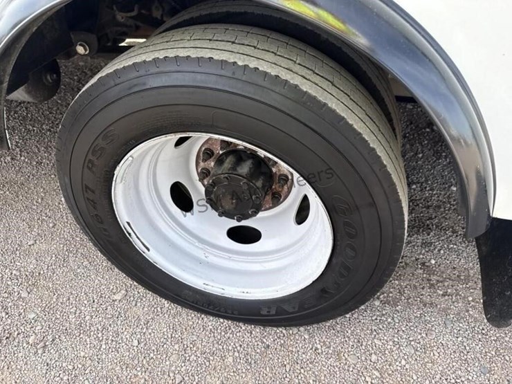 2016-ford-f550-image-8