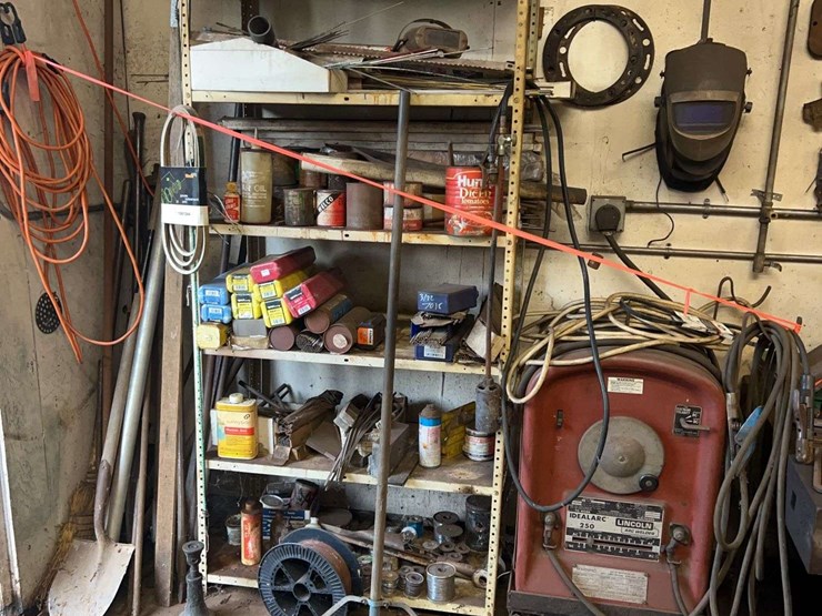 lincoln-arc-welder-and-welding-supplies-image-1