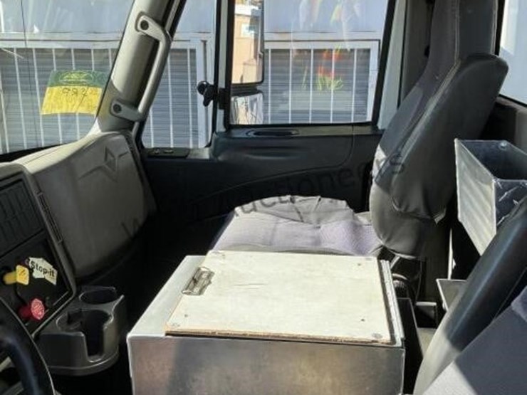 2013-international-7400-image-30