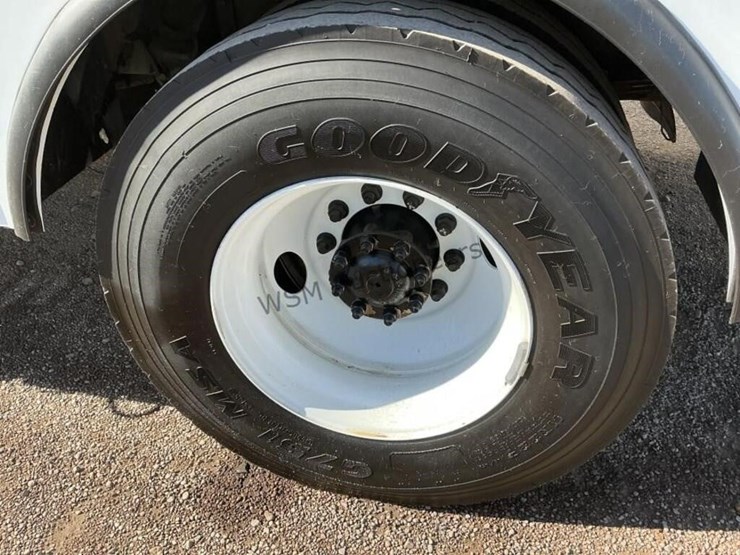 2015-international-7400-image-8