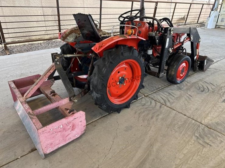 kubota-l2201-image-7