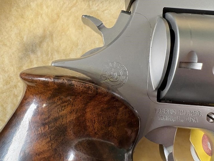 taurus-raging-bull-454-casull-revolver-image-7