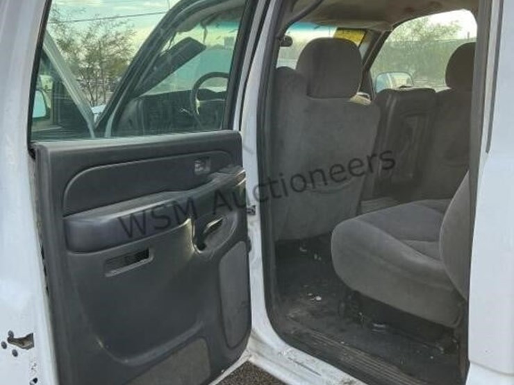 2005-chevrolet-silverado-2500-image-21