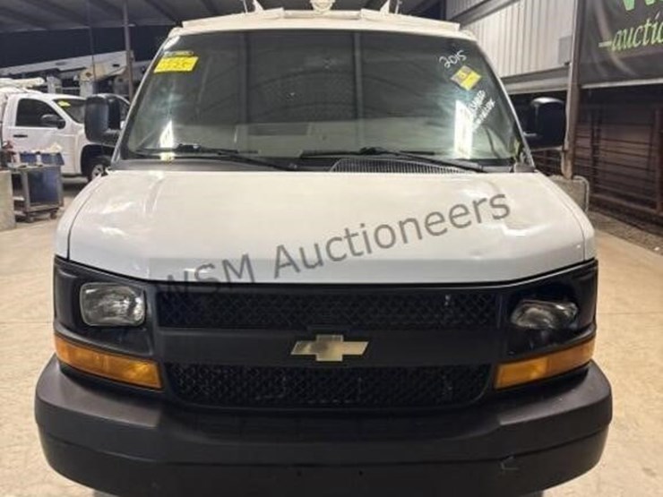 2015-chevrolet-express-2500-image-3