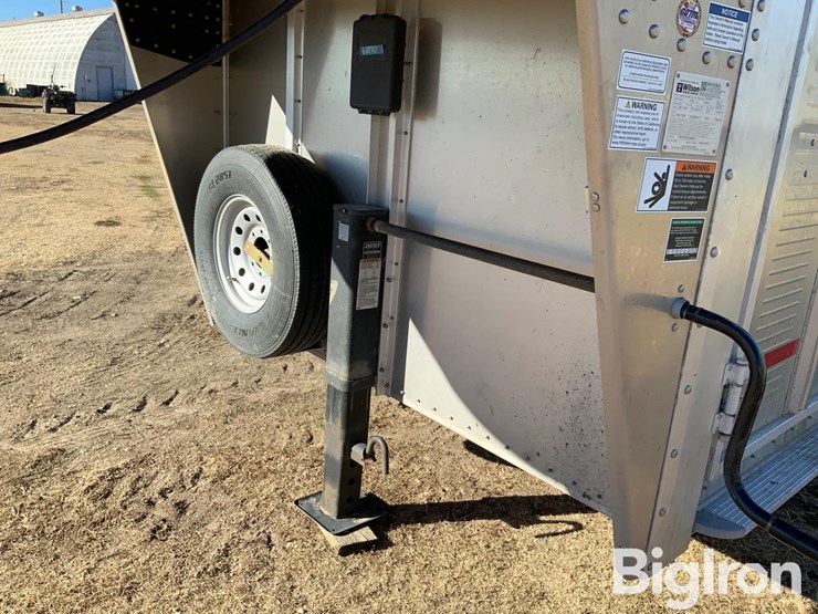 wilson-livestock-trailer-image-12