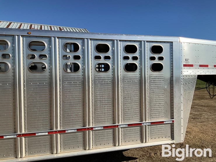 wilson-livestock-trailer-image-17